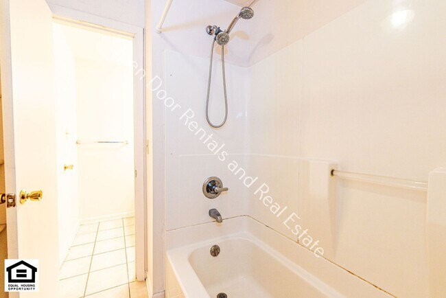 Building Photo - 15110 Tally Ho Dr