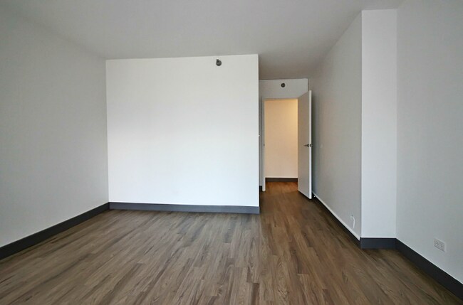 Building Photo - 439 E Ontario St