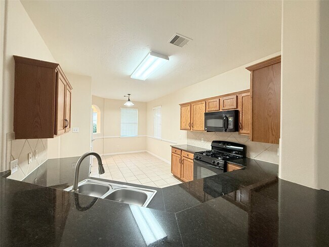 Building Photo - 6346 Wilshire Ridge