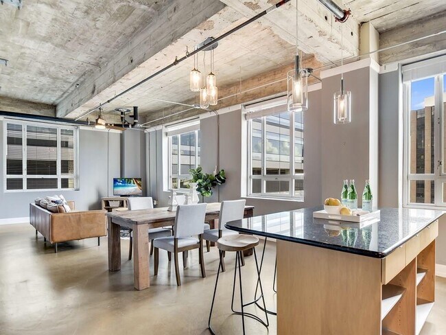 Building Photo - 710 Colorado St