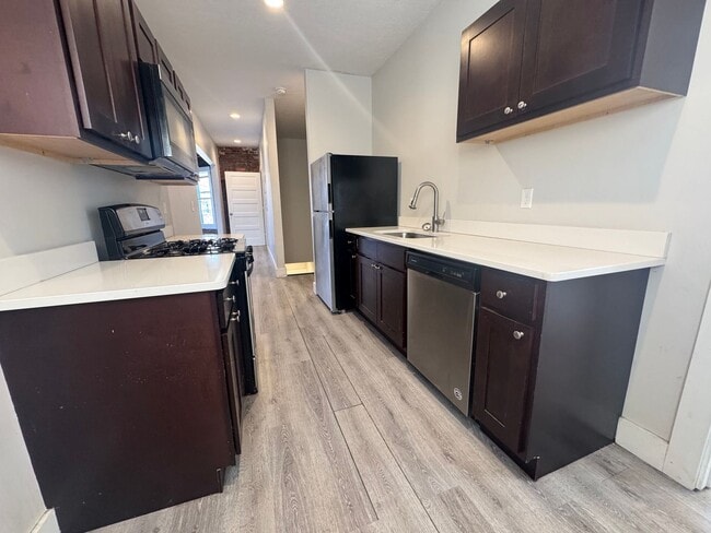 Building Photo - 1960 W 65th St