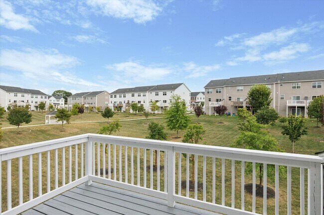 Building Photo - Available Immediately – 3 Bedroom / 2.5 Bath Townhome in Downingtown School District