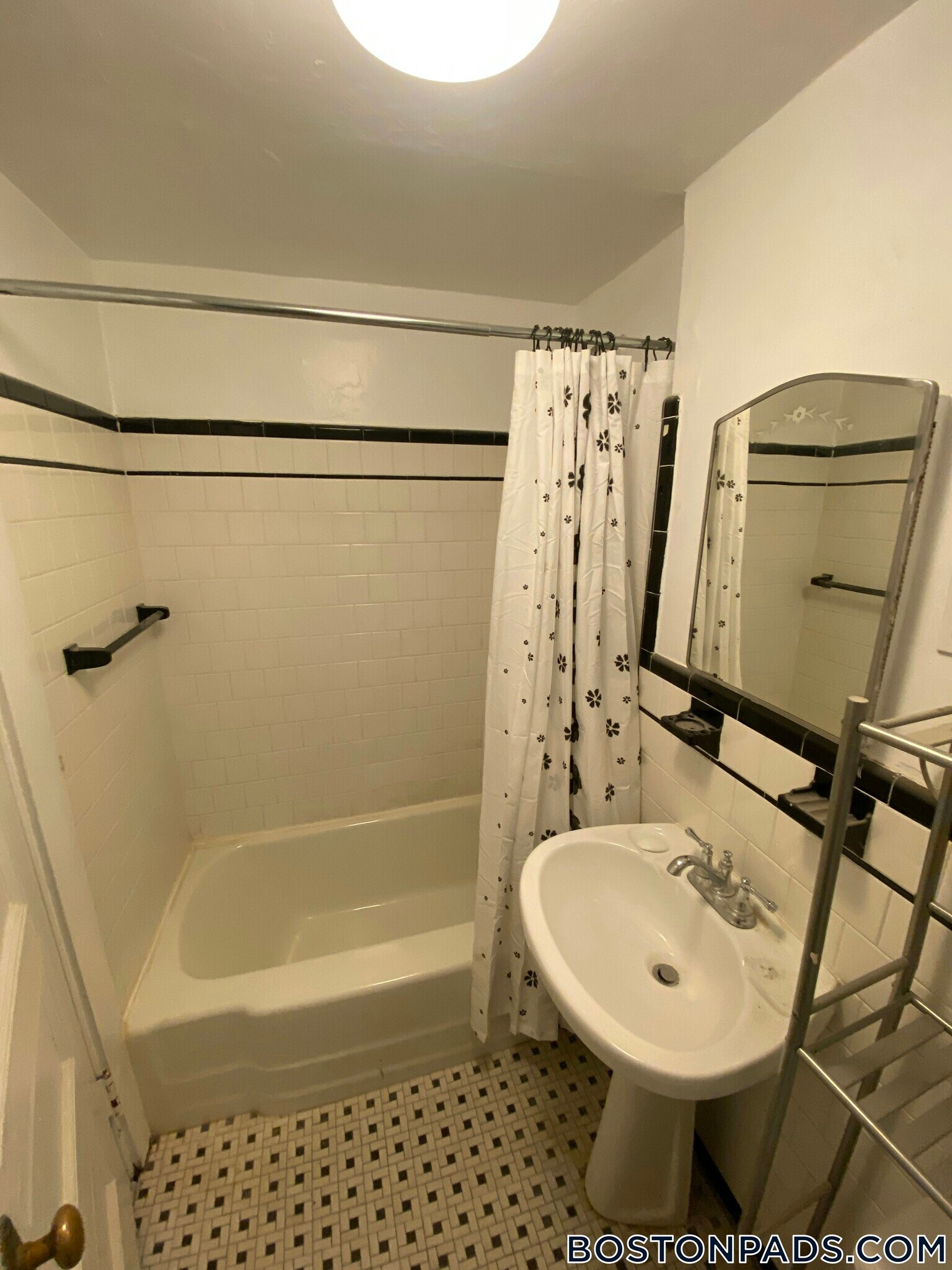 Building Photo - 849 Beacon St