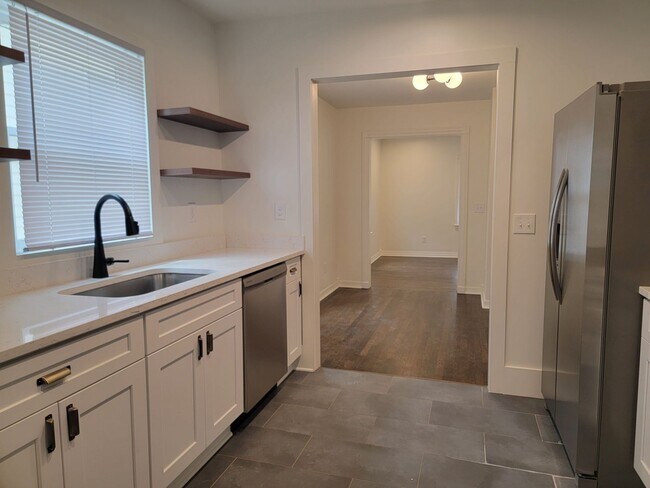 Building Photo - Live Stylishly in History — Professionally...