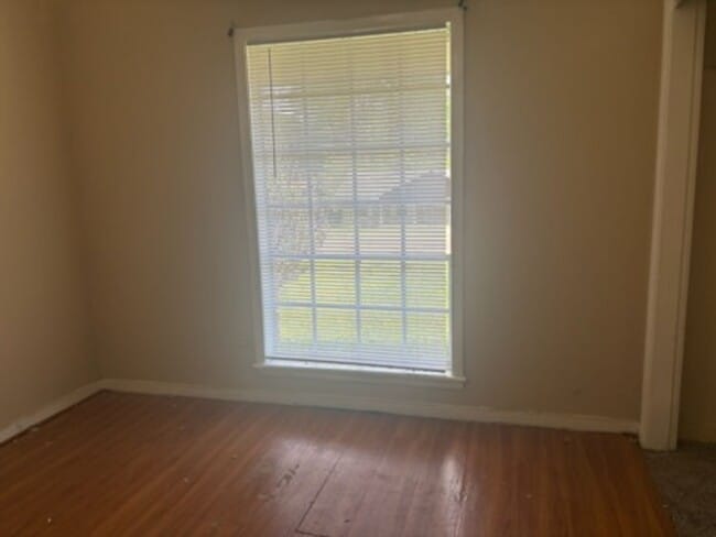 Building Photo - 405 N Flag Chapel Rd