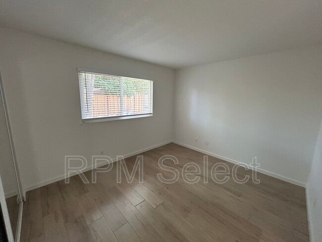 Building Photo - 855 Gaylene Ct