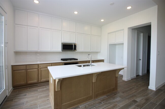 Building Photo - 6527 Scarlet Pond Ln