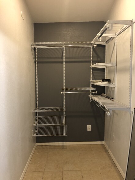 Walk-in Closet (upstairs) - 425 Maryland Dr