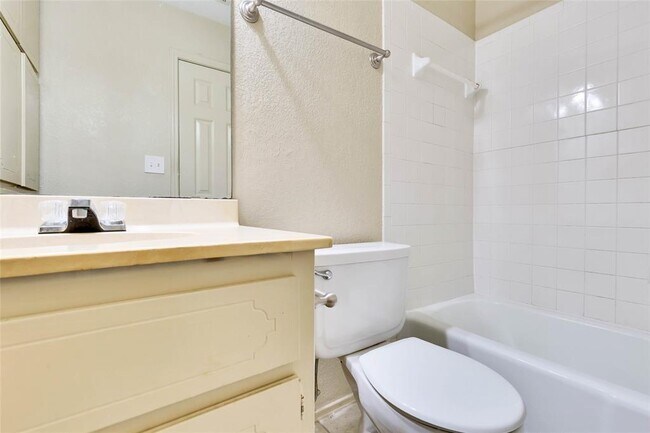 Building Photo - 8806 Springmail Cir