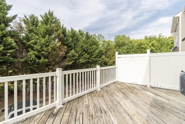 Building Photo - 9618 Blossom Hill Dr