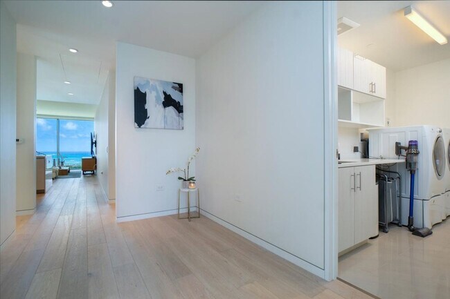 Building Photo - 28th floor Waiea residence: Fully-furnishe...