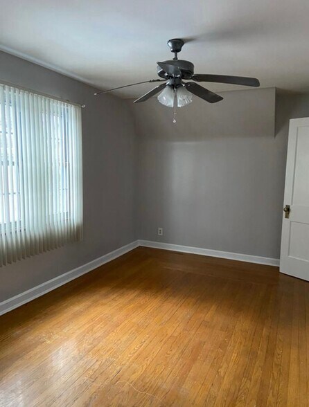 Building Photo - 123 Rosa Ave