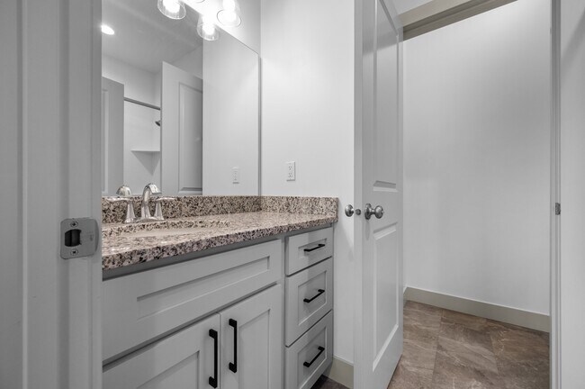 Building Photo - 671 S 400 E