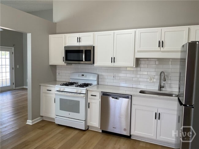 Building Photo - 136 Quail Hollow Dr