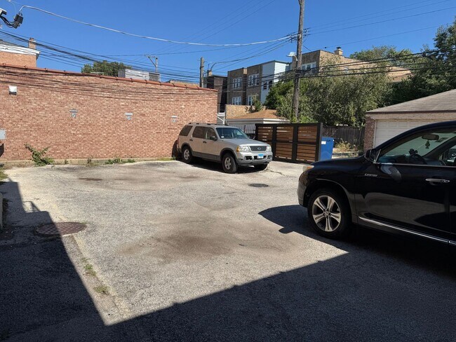 Building Photo - Spacious 2BR Townhome in West Ridge – 1,80...