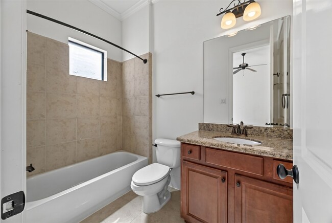 Building Photo - 5305 Lillian St