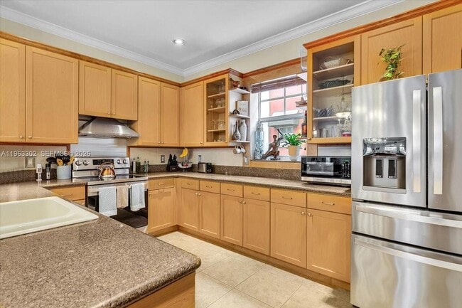 Building Photo - 1033 NE 17th Way