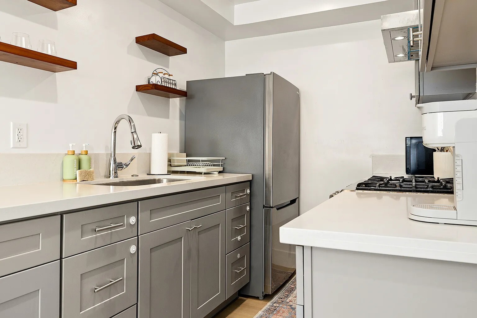 Building Photo - 619 W Kelso St