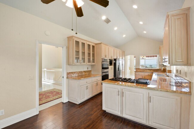 Building Photo - Stunning 3 Bed | 2.5 Bath Home with Office...