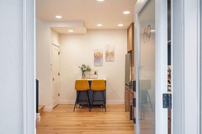 Building Photo - 34 W Cremona St