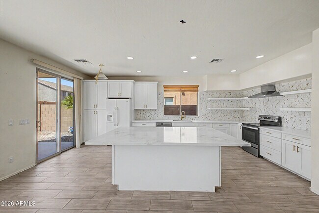 Building Photo - 3119 W Pleasant Ln