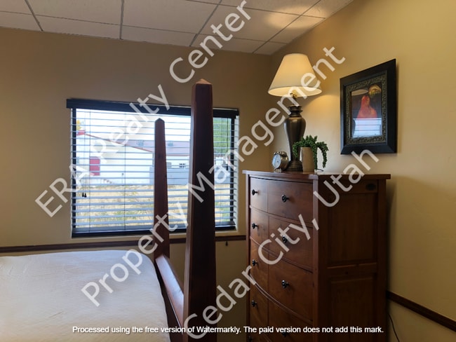 Building Photo - Large 2 bed / 1 bath Condo on North End of Town