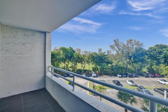 Building Photo - 20355 NE 34th Ct