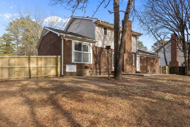 Building Photo - 6257 Lakehaven Dr