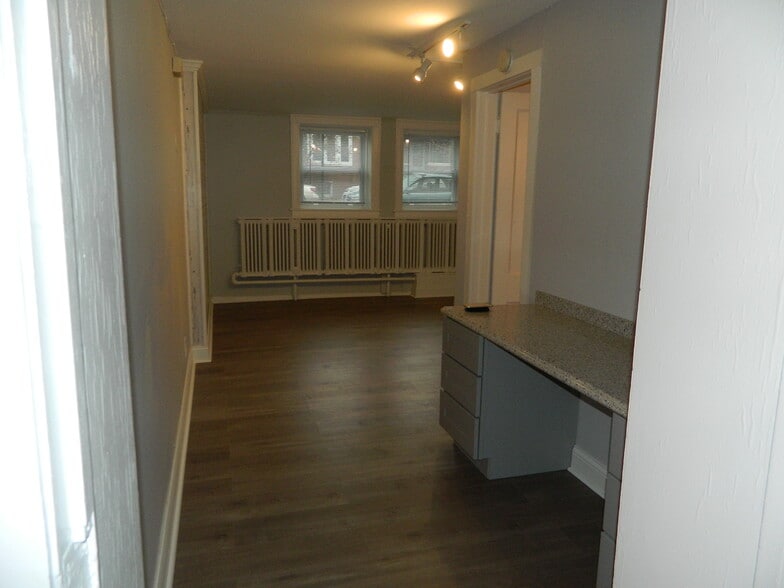 Living Room - 2517 W Gunnison St
