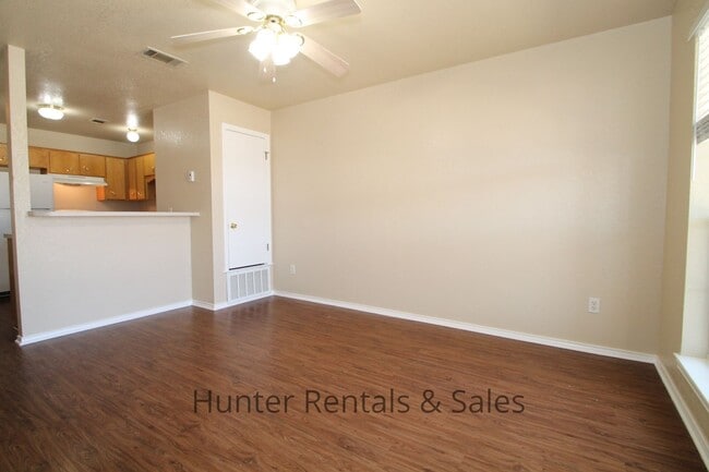 Building Photo - Fall Move!