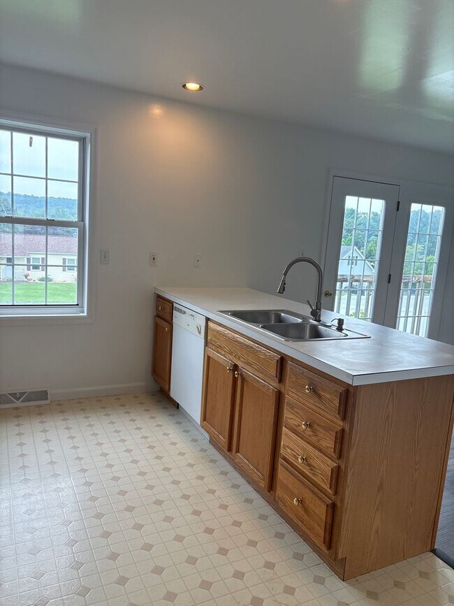 Building Photo - 16 Vickilee Dr