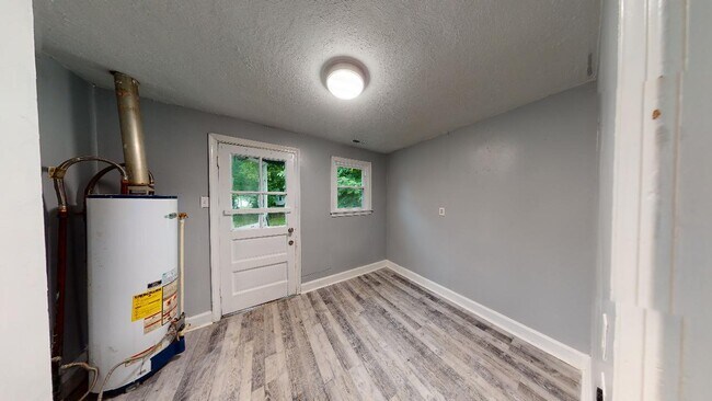 Building Photo - 1619 Bluegrass Ave