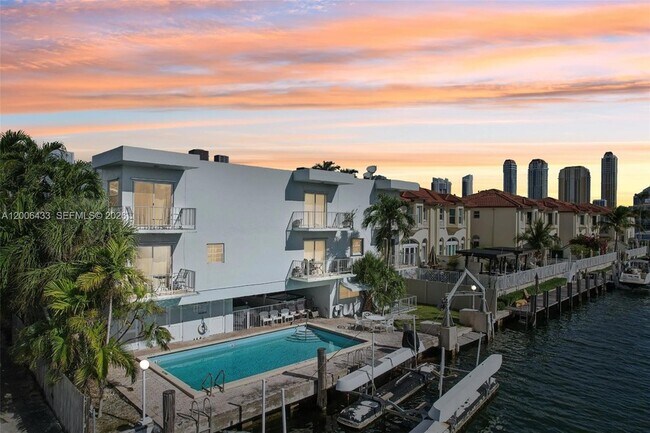 Building Photo - 3862 NE 171 St