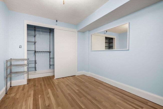 Building Photo - 242 Beacon St