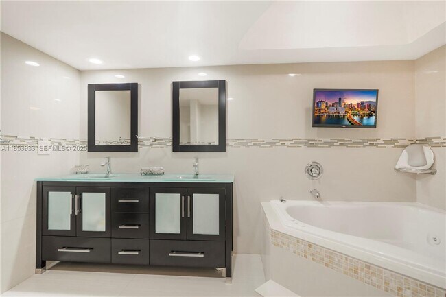 Building Photo - 1912 S Ocean Dr