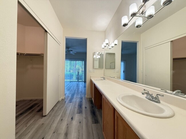 Building Photo - 813 Peachy Canyon Cir