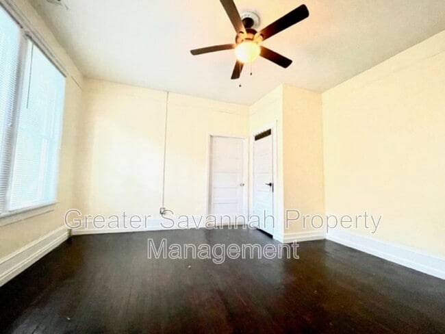 Building Photo - 637 E 39th St