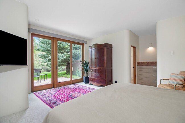 Building Photo - Sun Valley Home, Fully Furnished and Move-in Ready