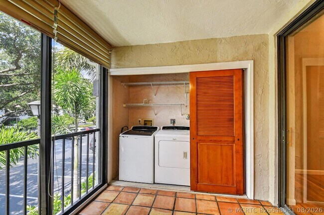 Building Photo - 5451 Verona Dr