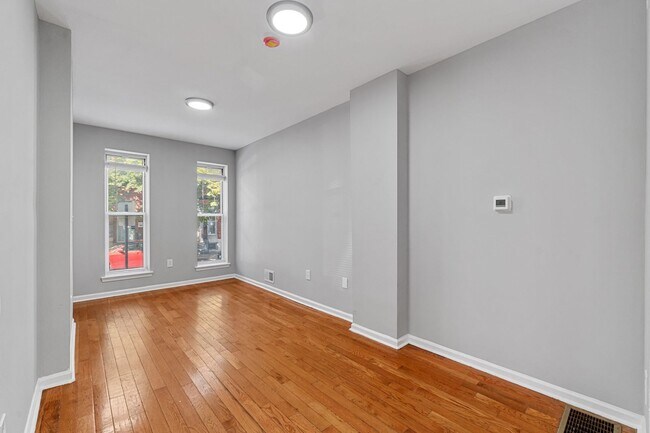 Building Photo - 1027 Bennett Pl
