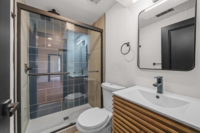 Building Photo - 14 Westervelt Pl
