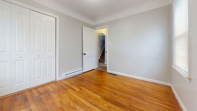 Building Photo - Charming 3-Bedroom Bungalow for Lease in Roseville