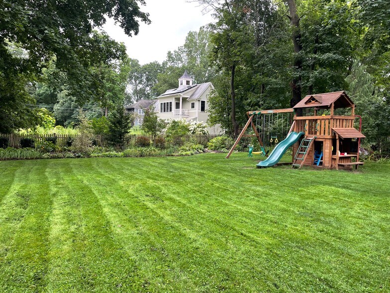 Building Photo - 55 Everett St