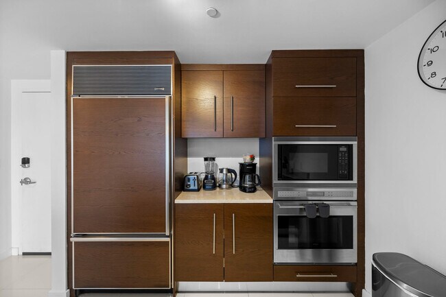 Building Photo - 485 Brickell Ave