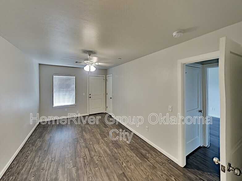 Building Photo - 418 Vail Cir