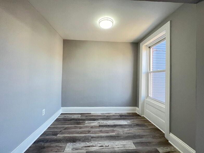 Unit 2 - 86 Irving St