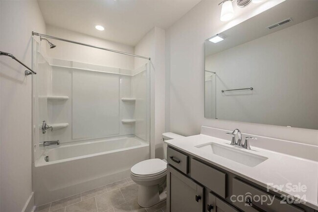 Building Photo - 1241 Eastway Dr