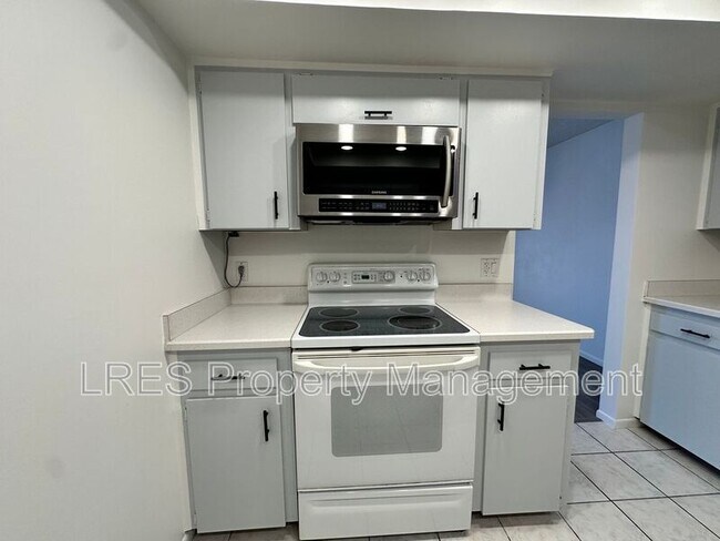 Building Photo - 106 Eastwind Ln