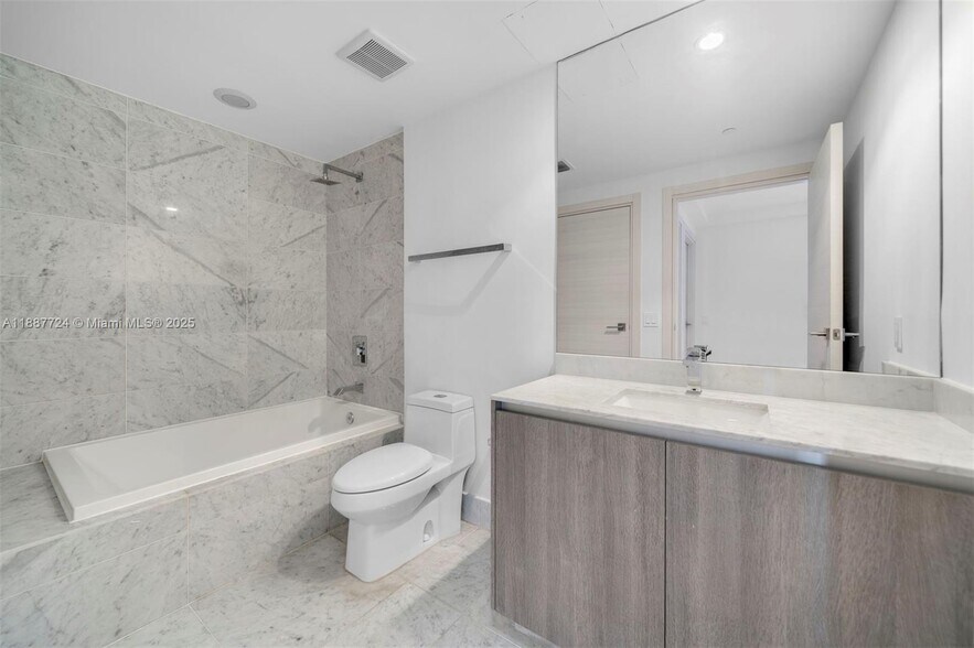 Building Photo - 801 S Miami Ave