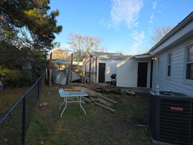 Building Photo - 709 Windy Rd